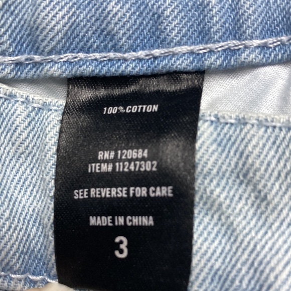 Blackheart High Rise Short Jean Shorts Lightwash, Shredded Juniors Size 3 - Picture 8 of 9